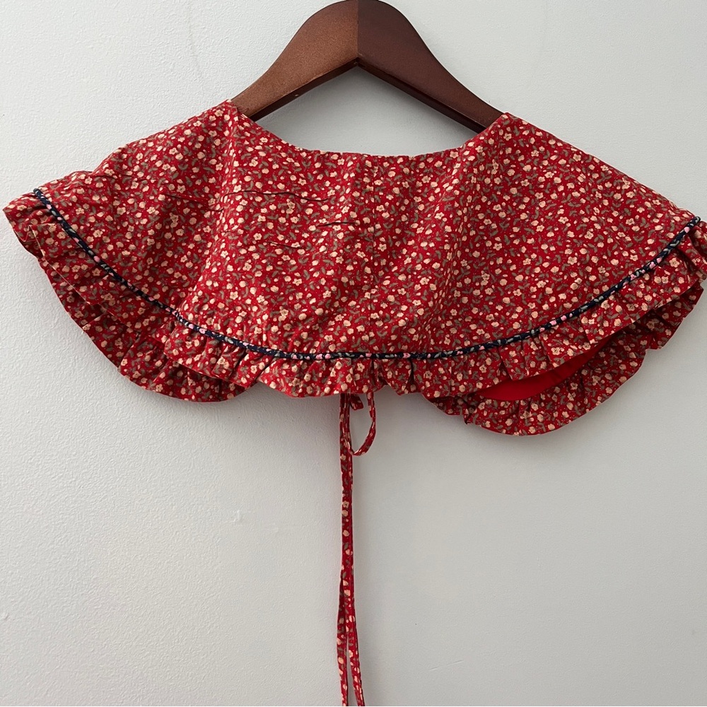 Eliza Faulkner Red Floral Detachable Peter Pan Collar - Picture 2 of 3